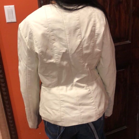 THE LIMITED - Picture 2 of 7